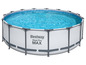 Ein Bestway Steel Pro MAX Pool gefüllt mit Wasser.