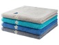 Stapel Handtücher in Grau, Blau, Türkis und Beige mit Stern-Motiv.