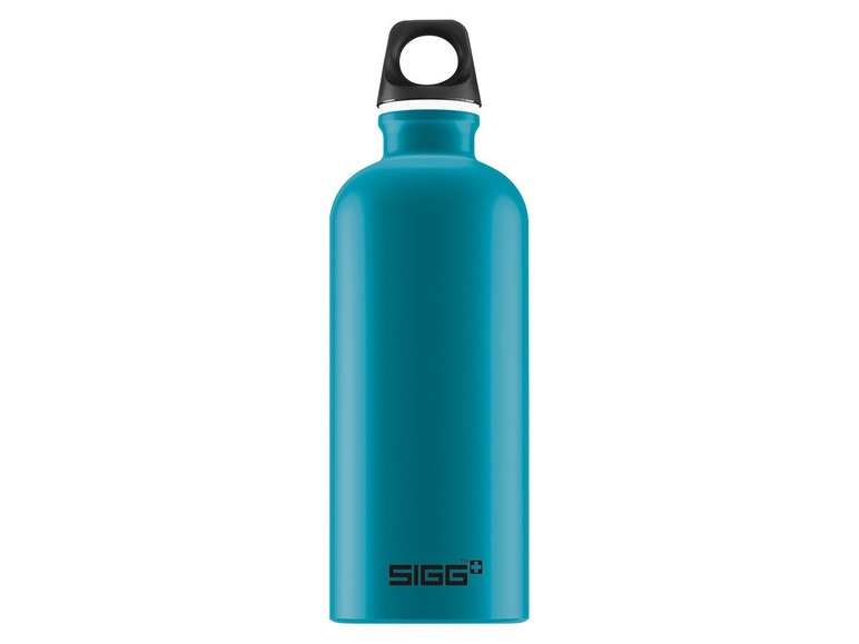 Eine blaue SIGG Trinkflasche mit Henkel.