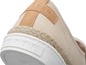 Beige Espadrilles mit weißer Sohle und dem Markennamen 'T.T.E.'