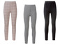 Drei Leggings, davon zwei mit Karomuster und eine schwarze.