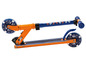 Ein orange-blauer Tretroller mit Nerf Nation Logo.