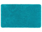 Ein türkisfarbener Badezimmerteppich aus Frottee.