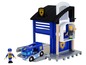 Ein Brio Polizeispielset mit einem Polizeirevier, einem Polizeiauto und einem Polizisten.