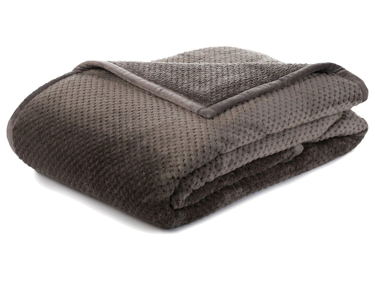 Eine gefaltete, dunkelgraue Fleece-Decke