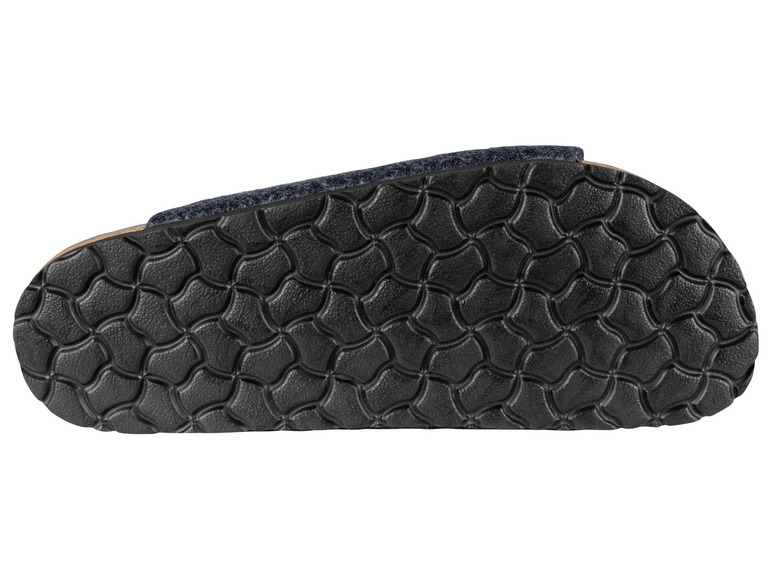Die Sohle einer dunkelblauen Birkenstock-Sandalette.