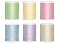 Sechs Garnrollen in Pastellfarben.