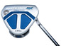 Ein Odyssey White Hot RX 2-Ball Putter mit blauer Einlage.