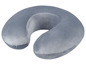 Ein graues, U-förmiges Nackenkissen für Reisen.