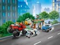 LEGO City Banküberfall mit Monstertruck, Polizeifahrzeug und Motorrädern.