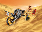 LEGO Ninjago Motorrad mit Ninja-Figuren in der Wüste.
