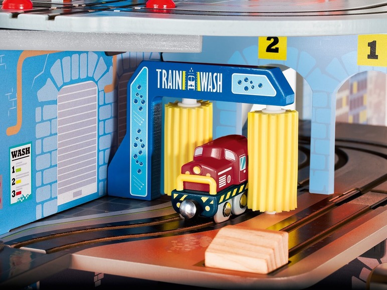 Gehe zu Vollbildansicht: Playtive JUNIOR PLAYTIVE® JUNIOR, XXL-Set Bahnhof / Logistikzentrum, Echtholzkonstruktion, viele Funktionen - Bild 19