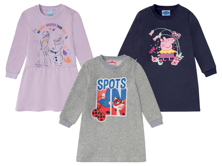Drei Mädchenkleider mit Motiven von Frozen, Miraculous und Peppa Pig.