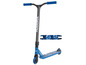 Blauer Stunt-Scooter von Hudora mit Totenkopf-Design.