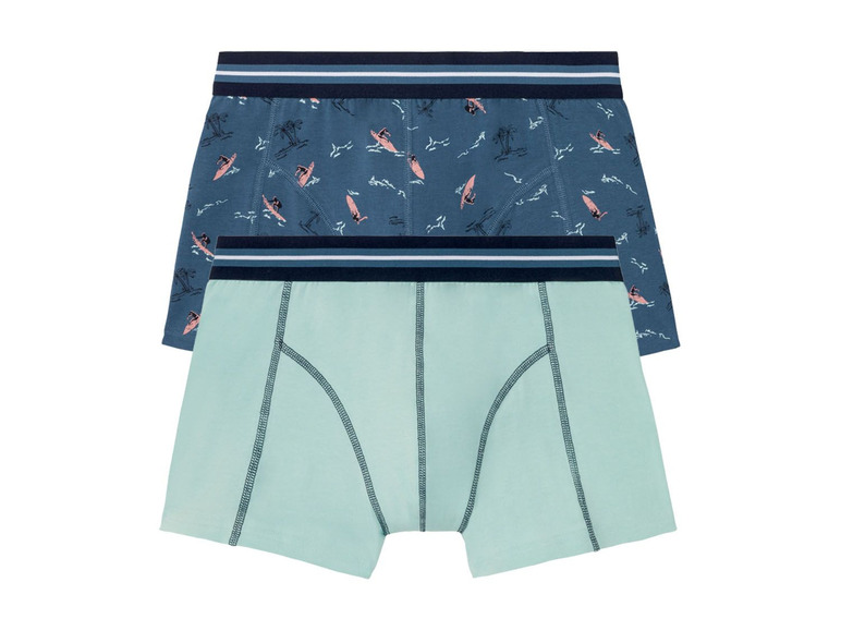 Zwei Boxershorts, eine mit Surf-Print und eine einfarbig hellgrün.