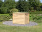 Ein Holz-Aufbewahrungskasten im Garten.
