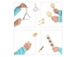 Kinderhände spielen Maracas, ein Triangel und ein Holz-Xylophon.