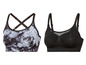 Zwei Sport-BHs, einer mit Tie-Dye-Druck und einer schwarzer mit Mesh.