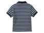 Ein gestreiftes Poloshirt mit kurzen Ärmeln.