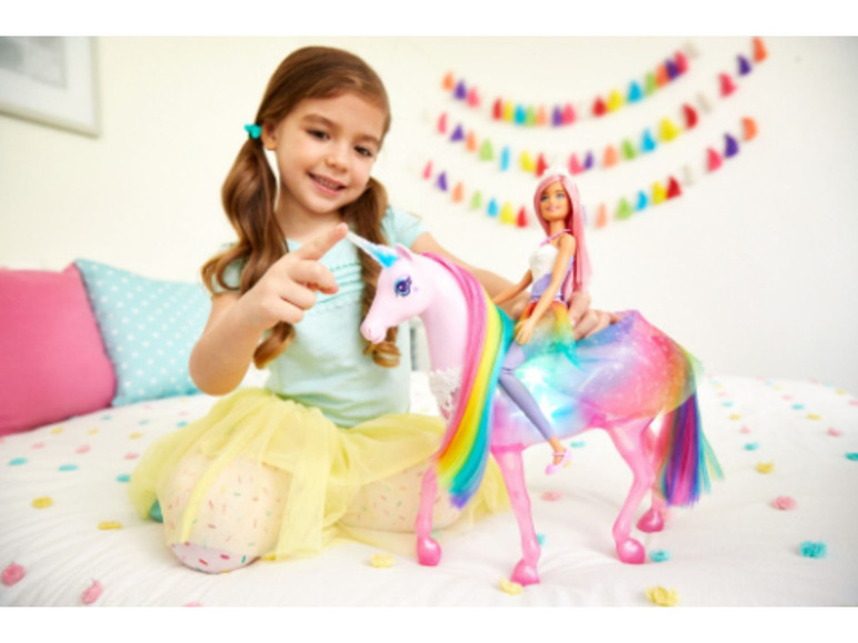 Gehe zu Vollbildansicht: Barbie »Dreamtopia Magisches Zauberlicht Einhorn«, mit Barbie und Zubehör, ab 3 Jahren - Bild 2
