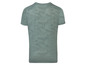 Ein grünes T-Shirt mit Camouflage-Muster.