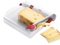 Eine Westmark Käseschneider mit einem Stück Käse und einigen Scheiben.