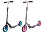Zwei Hotnet Scooter mit blauen und rosa Rädern.