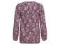 Eine lila Bluse mit langen Ärmeln und Blumenmuster.