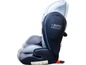 Ein blauer Autositz mit SIPS-Schutz.
