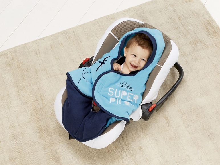 Gehe zu Vollbildansicht: LUPILU® Baby Einschlagdecke, mit Gurtschlitz zur Verwendung in Autositzen, Fleece-Qualität - Bild 5