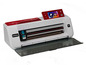 Ein Brother ScanNCut Schneideplotter mit offenem Deckel.