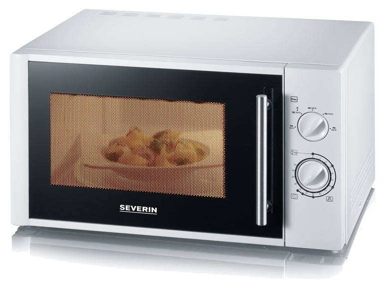 Eine weiße Severin Mikrowelle mit Essen drin.