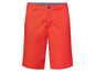 Rote kurze Hose.