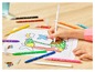 Ein Kind malt mit BIC Kids Stiften.