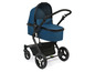 Ein blauer Passo Kinderwagen mit einer Wanne