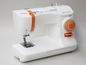 Eine weiße Toyota Nähmaschine mit orangefarbenen Akzenten.