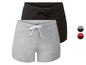 Zwei Paar Shorts, eine graue und eine schwarze.