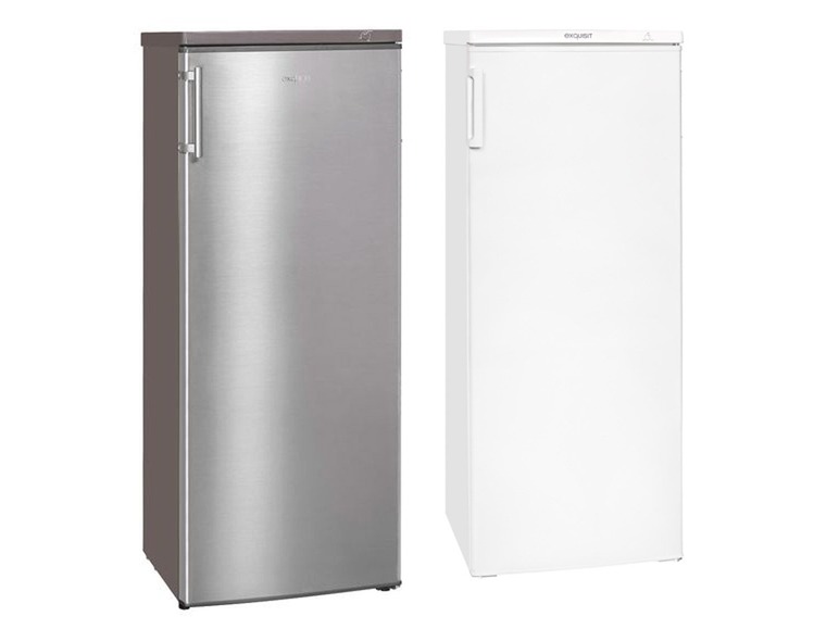 Zwei freistehende Kühlschränke der Marke Exquisit in weiß und silber.