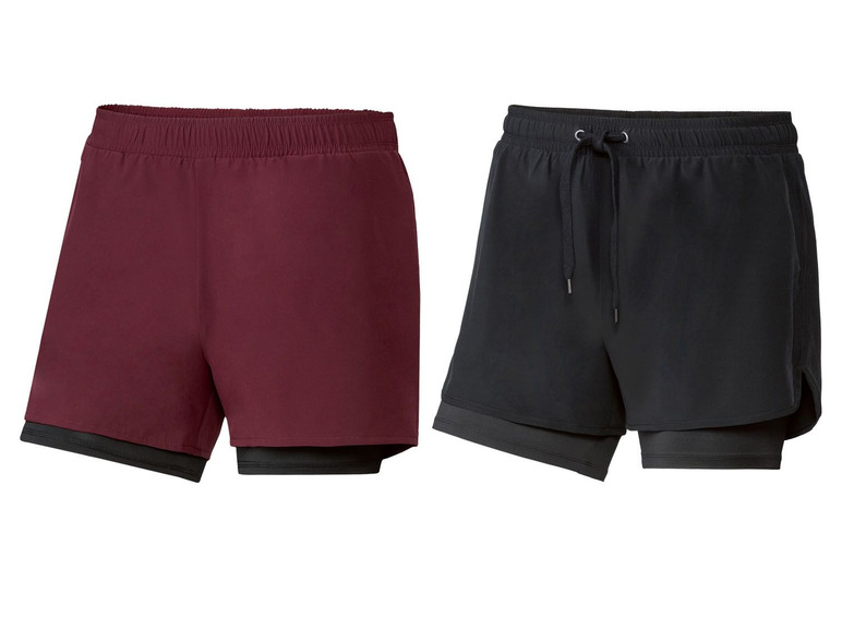 Zwei Paar Sport-Shorts, eine in Burgunderrot und eine in Schwarz.