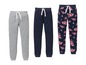Drei Jogginghosen: grau, dunkelblau und mit Blumenmuster.
