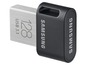 Ein Samsung USB-Stick mit 128 GB Speicherplatz.