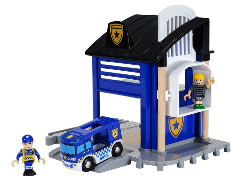 Ein Brio Polizeispielset mit einem Polizeirevier, einem Polizeiauto und einem Polizisten.
