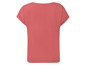 Ein rosafarbenes T-Shirt mit kurzen Ärmeln.