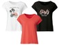 Drei T-Shirts: ein weißes mit Palmen, ein schwarzes mit 'Girls Just Wanna Have Sun' und ein orangenes.
