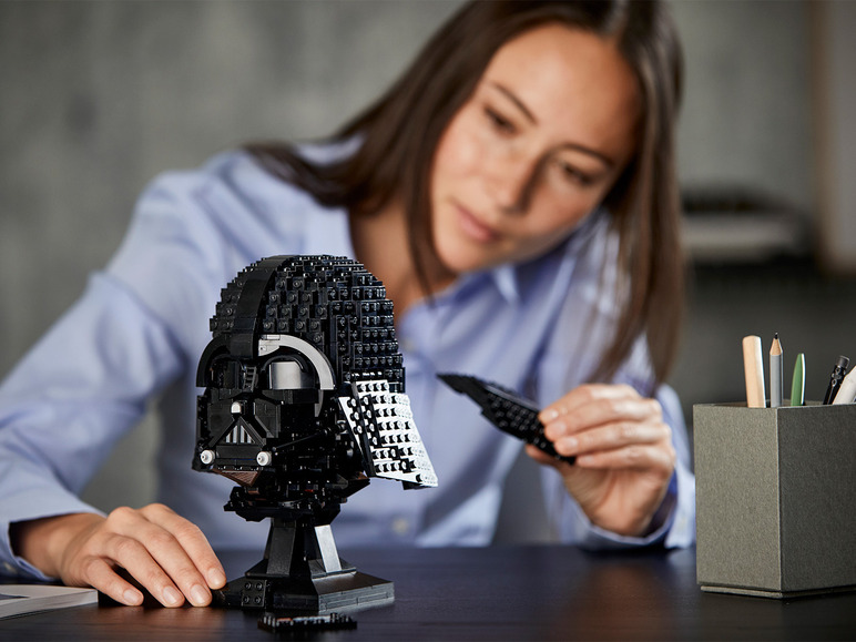 Gehe zu Vollbildansicht: LEGO® Star Wars 75304 »Darth Vader Helm« - Bild 9