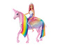 Barbie Puppe mit einem Regenbogen-Einhorn.