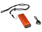 Eine orange Powerbank von Addz mit einem Band und einem USB-Kabel.