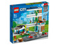 Lego City Set mit einem modernen Haus, einem Auto und Figuren.