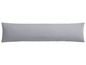 Ein grauer Kissenbezug für ein langes Kissen.