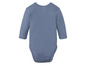 Ein blauer Baby-Body mit langen Ärmeln.